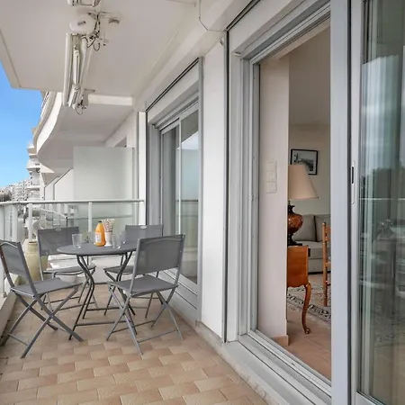 Face A La Baule, Terrasse, A Pied *